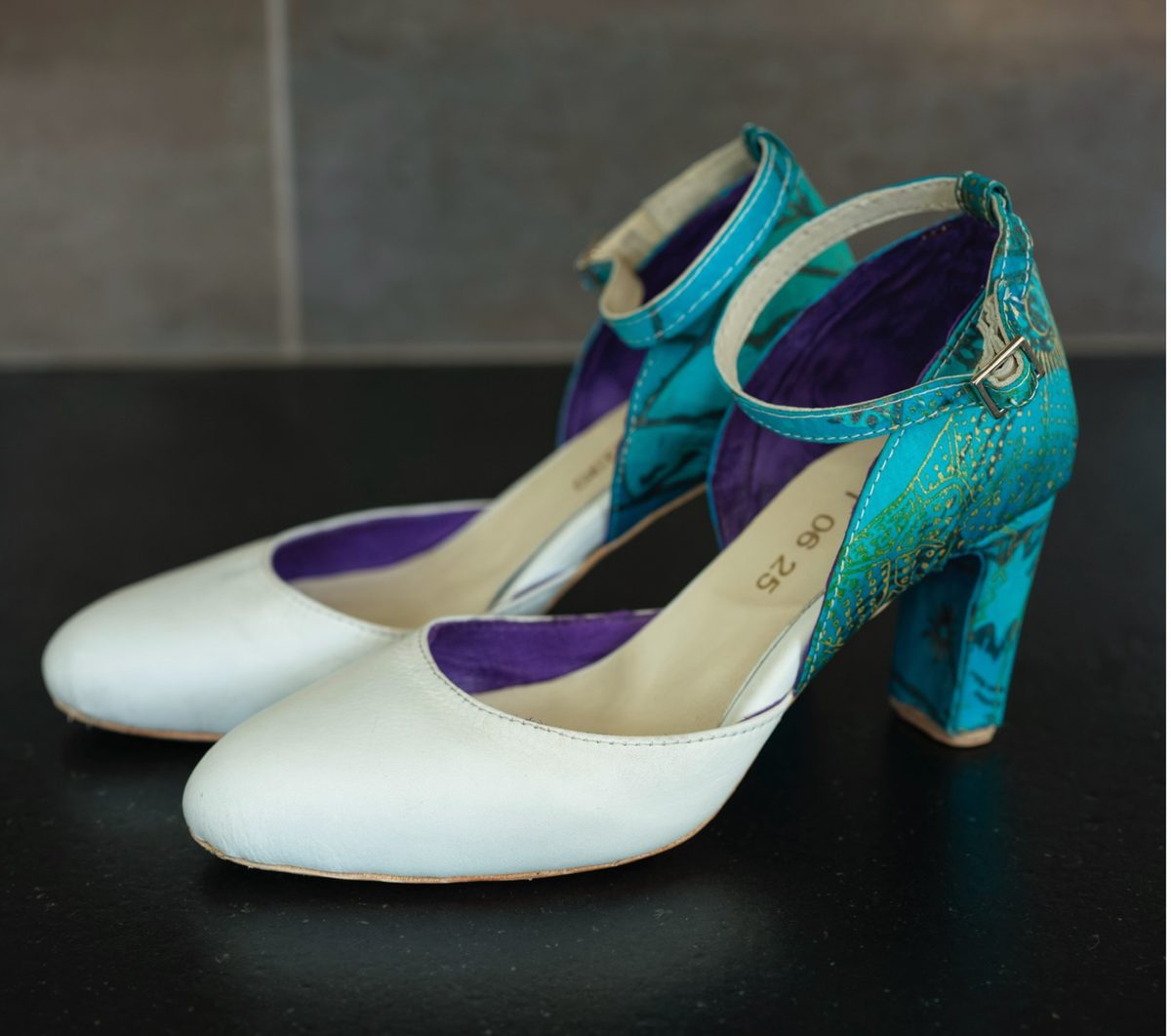 Handmade white leather heels with printed detail